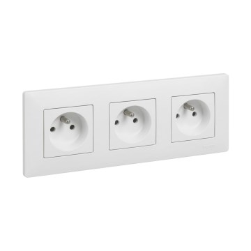 Legrand - Trojitá zásuvka domovní s rámečkem NILOE STEP 250V bílá