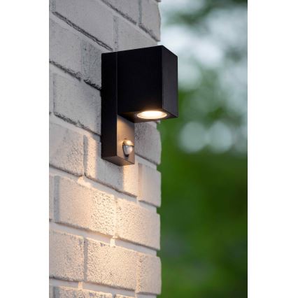 Lucide 69802/01/30 - Venkovní svítidlo se senzorem ZARO 1xGU10/7W/230V IP65 černá
