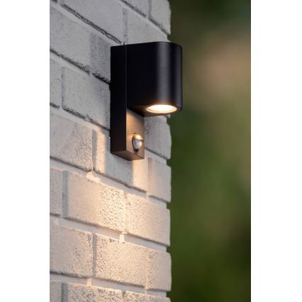 Lucide 69803/01/30 - Venkovní svítidlo se senzorem ZARO 1xGU10/7W/230V IP65 černá