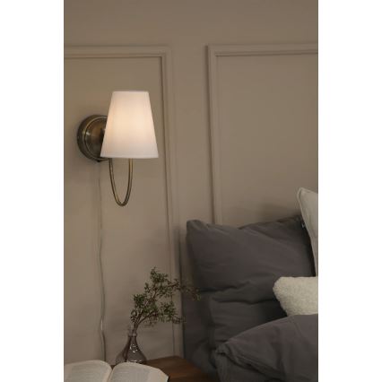 Markslöjd 108908 - Nástěnná lampa AMAR 1xE14/40W/230V bílá/mosaz