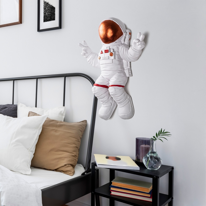 Nástěnná dekorace 47x35 cm astronaut měděná