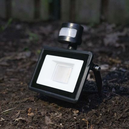 LED Stmívatelný reflektor se senzorem pohybu SmartLife LED/20W/230V 3000-6500K IP44 Wi-Fi