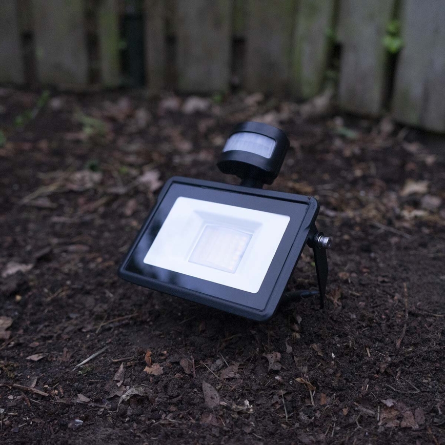 LED Stmívatelný reflektor se senzorem pohybu SmartLife LED/20W/230V 3000-6500K IP44 Wi-Fi