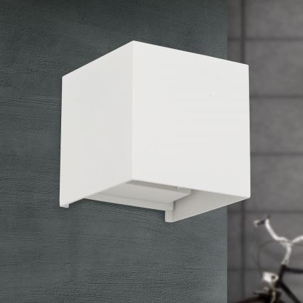 LED Venkovní nástěnné svítidlo CUBE 2xLED/3W/230V IP54 bílá