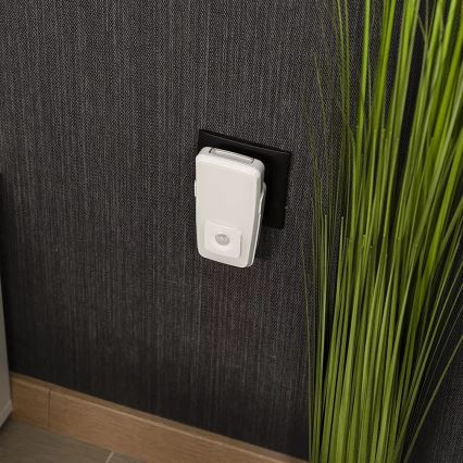 Osram - LED Orientační svítidlo do zásuvky se senzorem LUNETTA LED/2W/230V