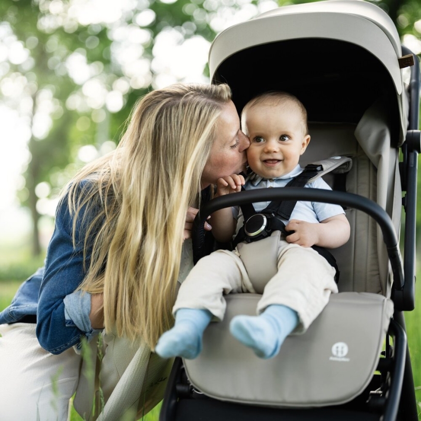 PETITE&MARS - Sportovní kočárek FLIP Platinum Grey