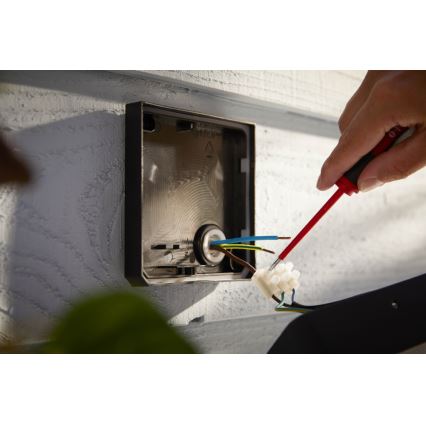 Philips 17435/30/P7 - LED RGB Venkovní reflektor HUE DISCOVER 2xLED/15W/230V IP44
