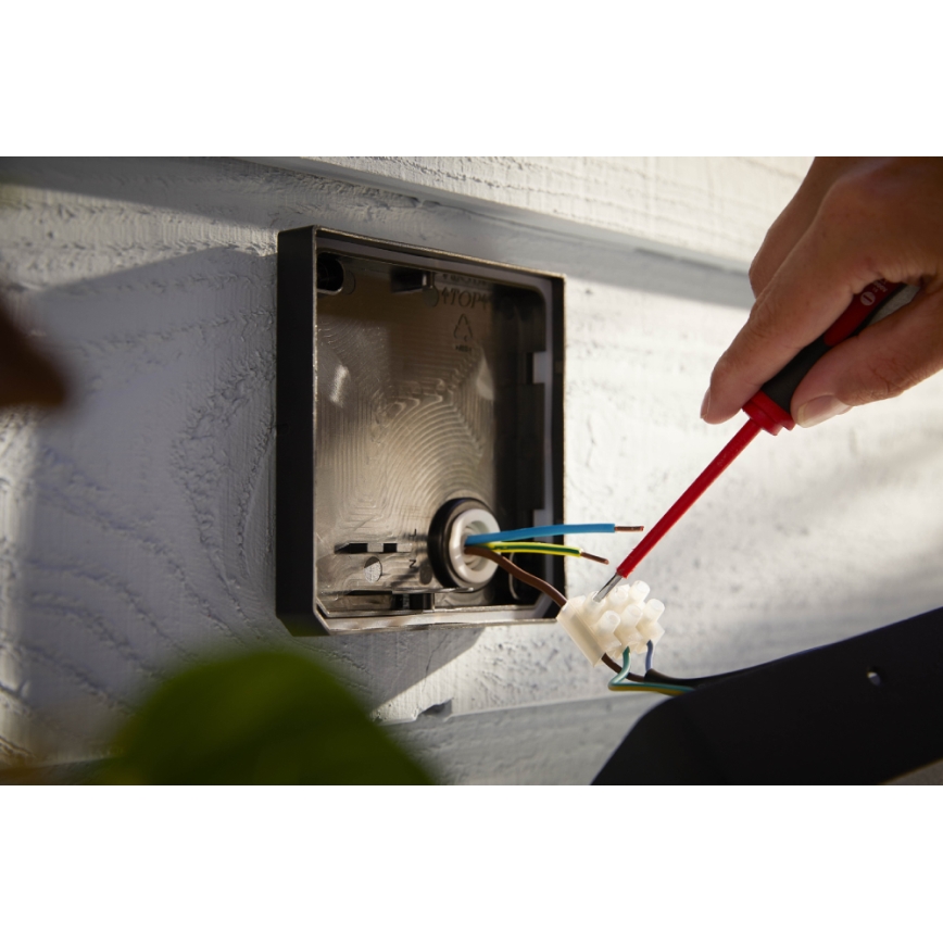 Philips 17435/30/P7 - LED RGB Venkovní reflektor HUE DISCOVER 2xLED/15W/230V IP44