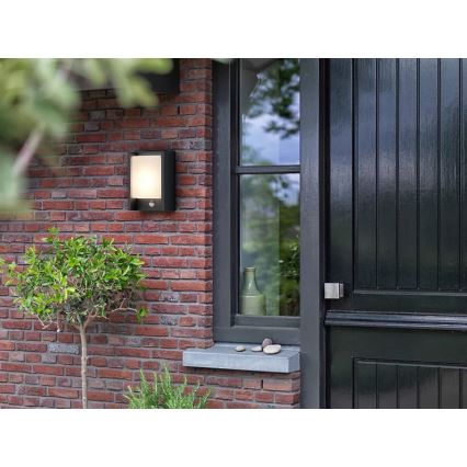 Philips - LED Venkovní nástěnné svítidlo se senzorem ARBOUR LED/3,8W/230V 2700K IP44