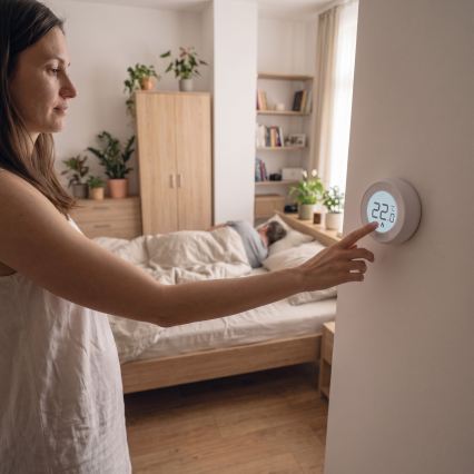 Pokojový manuální termostat 230V/6A 2xAA bílá