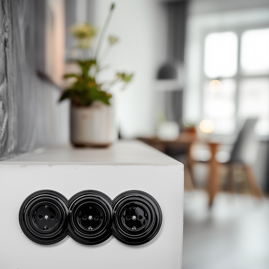 Reblig - Trojitá retro zásuvka domovní s rámečkem SCHUKO 230V černá