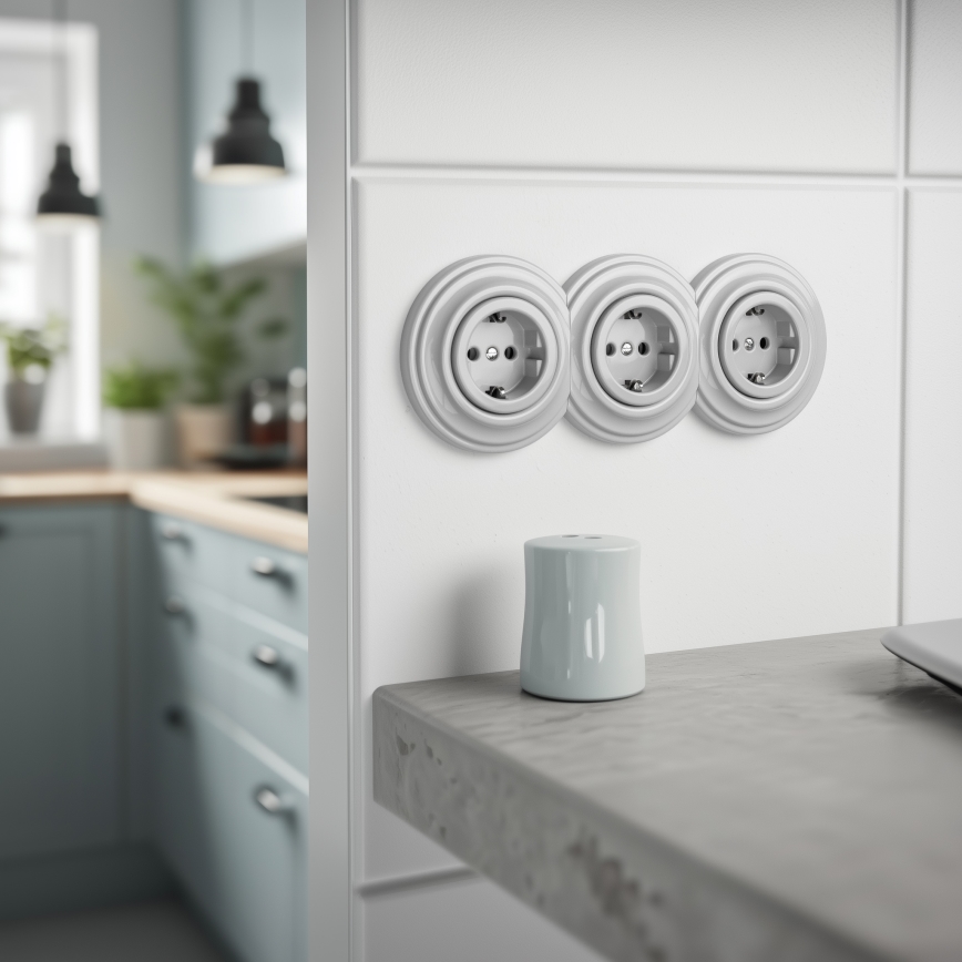 Reblig - Trojitá retro zásuvka domovní s rámečkem SCHUKO 230V keramická bílá