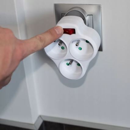 Rozbočovací zásuvka s vypínačem 3Z