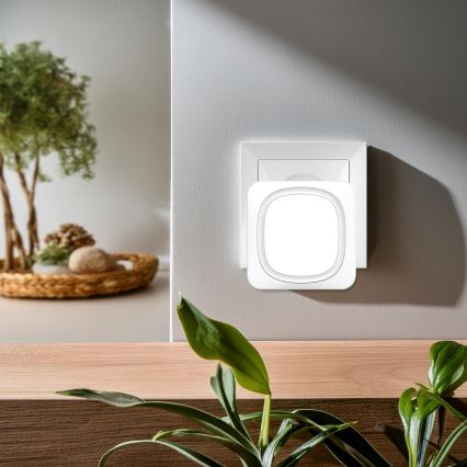Bezdrátový zvonek s LED osvětlením do zásuvky 230V/1xCR2032 IP56 bílá
