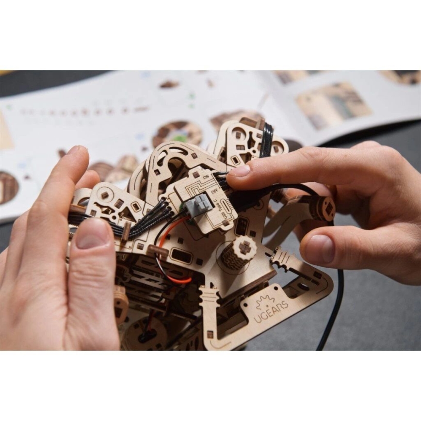 Ugears - 3D dřevěné mechanické puzzle Motor V8