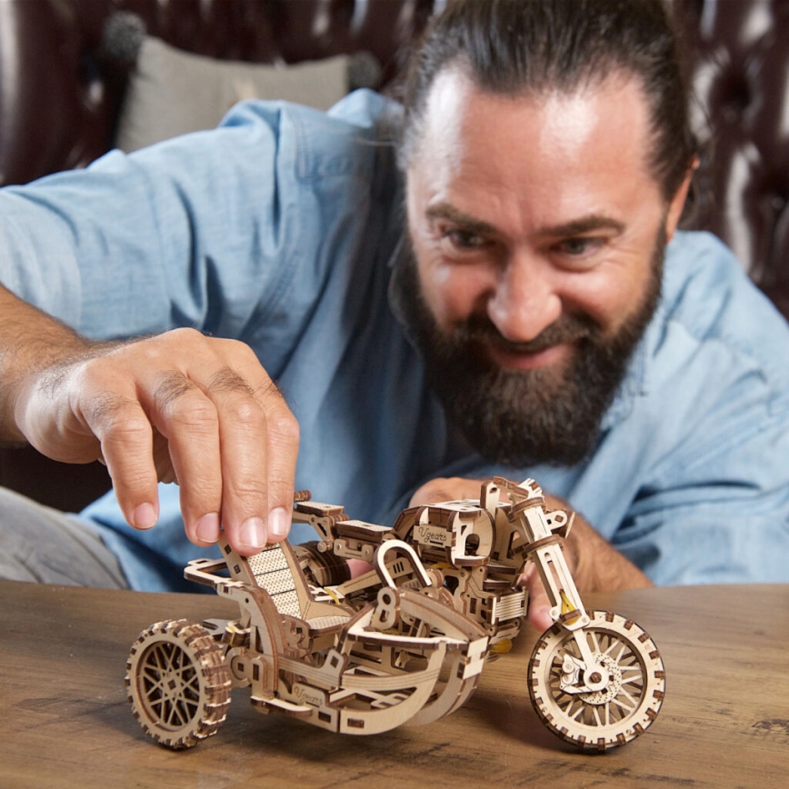 Ugears - 3D dřevěné mechanické puzzle Motorka scrambler s vozíkem