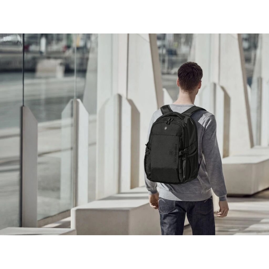Victorinox - Batoh na notebook 16" Deluxe Vx Sport EVO 32 l černá
