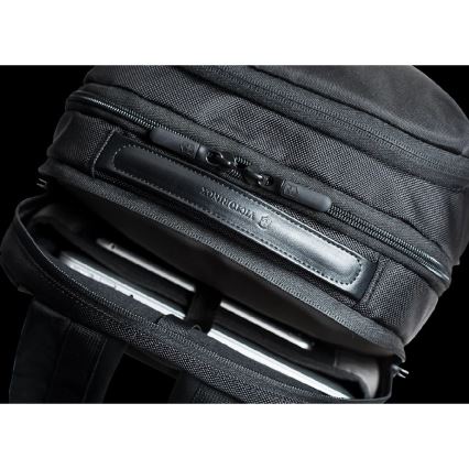 Victorinox - Batoh na notebook Altmont Professional Deluxe 24 l černá