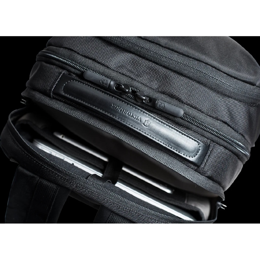 Victorinox - Batoh na notebook Altmont Professional Deluxe 24 l černá
