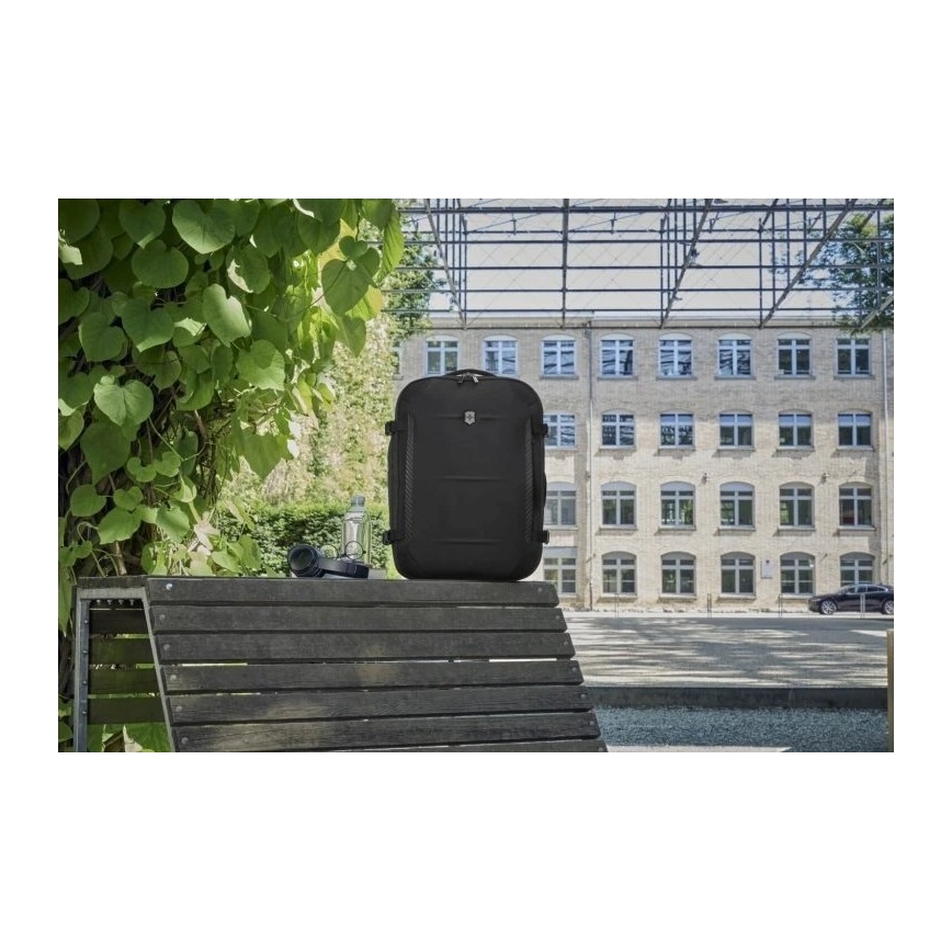Victorinox - Rozšiřitelný batoh Crosslight Boarding 37 l černá