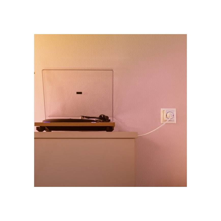 WiZ - Chytrá zásuvka E 2300W + powermetr Wi-Fi